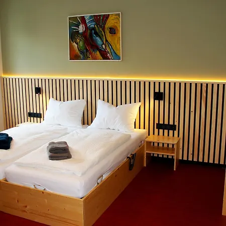 מלון Anna Und Sascha, Und Cafe *