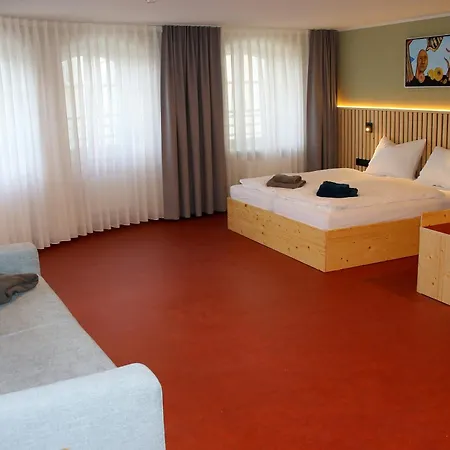 מלון Anna Und Sascha, Und Cafe